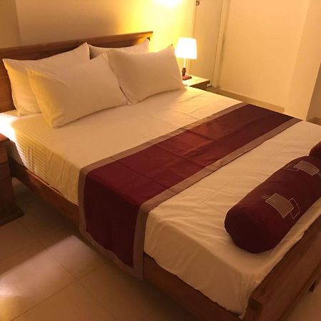 Ocean Pebbles Apartment Dehiwala-Mount Lavinia ภายนอก รูปภาพ