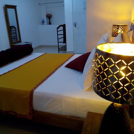 Ocean Pebbles Apartment Dehiwala-Mount Lavinia ภายนอก รูปภาพ