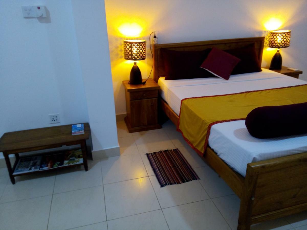 Ocean Pebbles Apartment Dehiwala-Mount Lavinia ภายนอก รูปภาพ