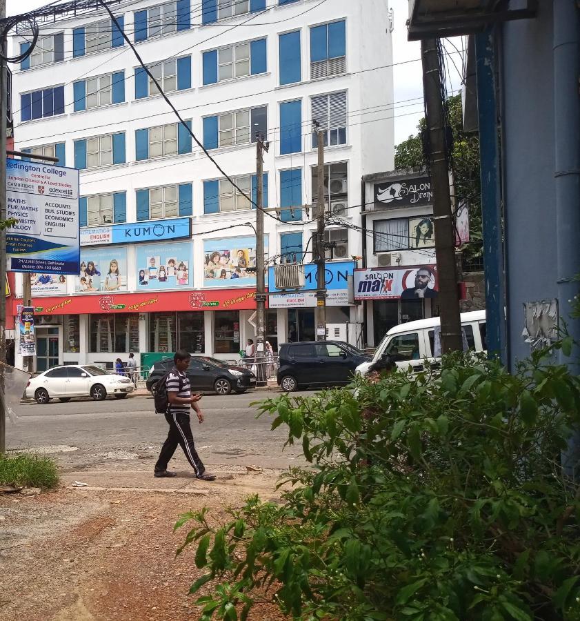 Ocean Pebbles Apartment Dehiwala-Mount Lavinia ภายนอก รูปภาพ
