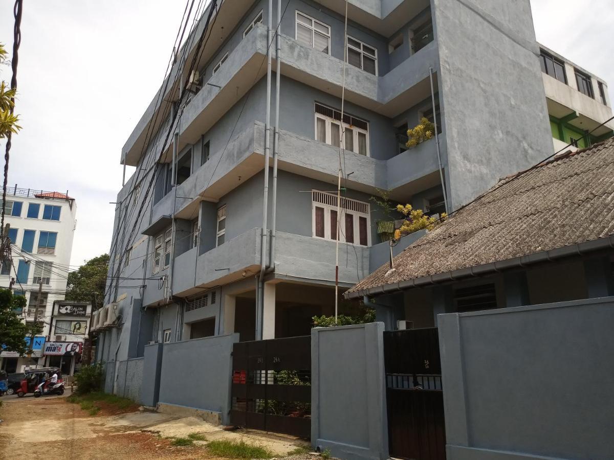 Ocean Pebbles Apartment Dehiwala-Mount Lavinia ภายนอก รูปภาพ