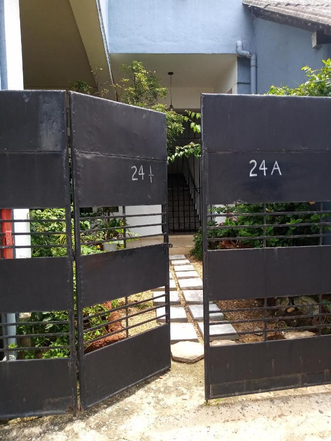 Ocean Pebbles Apartment Dehiwala-Mount Lavinia ภายนอก รูปภาพ